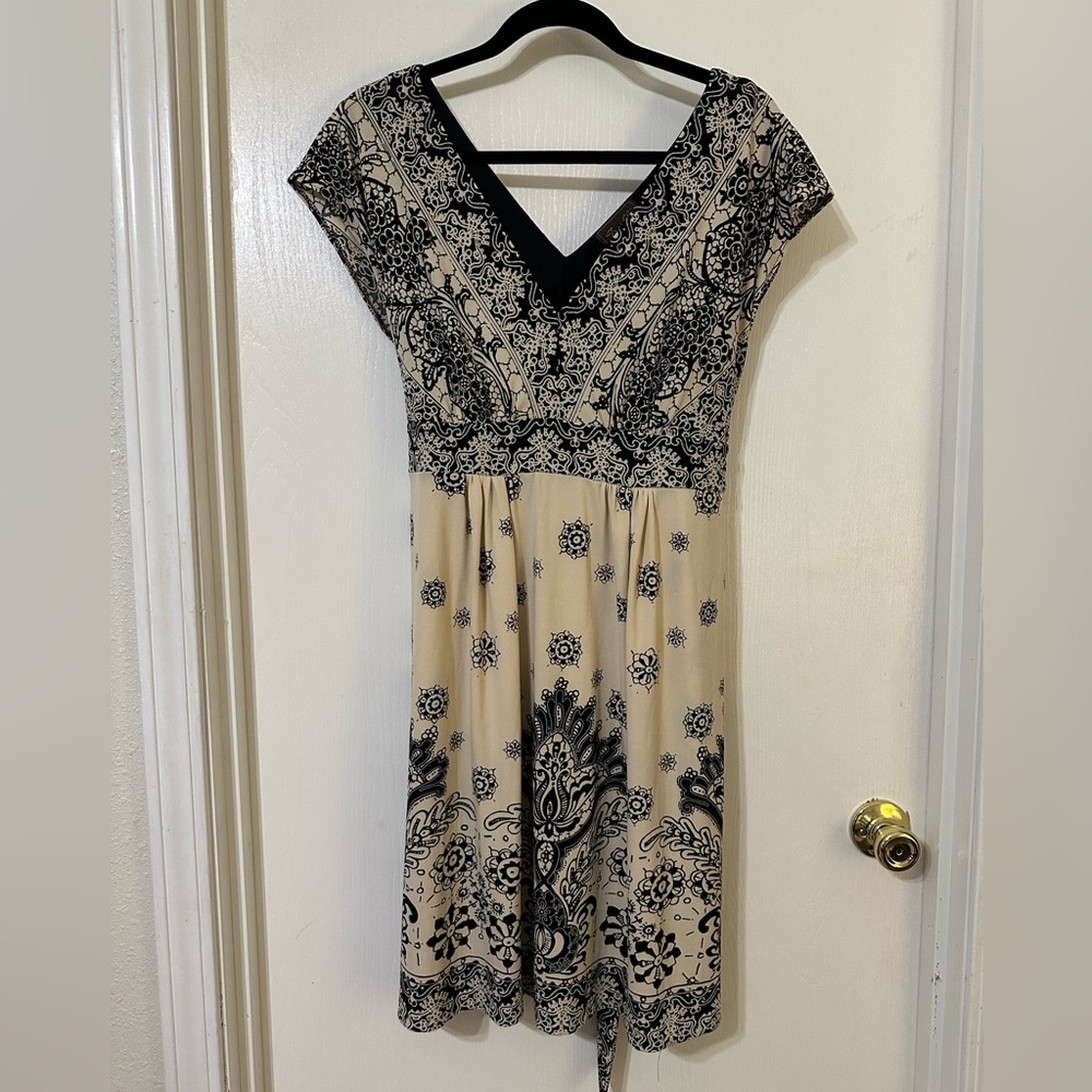 00’s Trulli black and cream toe back dress. Size 12